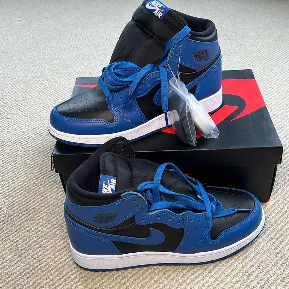AIR JORDAN 1 RETRO HIGH MARINA BLUE/BLACK-WHITE SIZE USA 6.5 Y EURO 39 UK 6